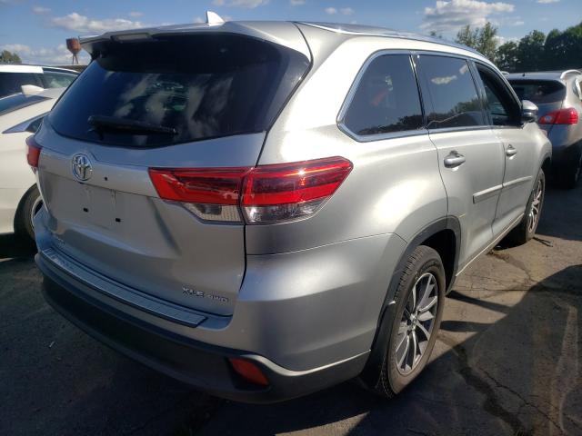 Photo 3 VIN: 5TDJZRFH9JS810706 - TOYOTA HIGHLANDER 