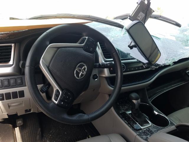 Photo 8 VIN: 5TDJZRFH9JS813296 - TOYOTA HIGHLANDER 