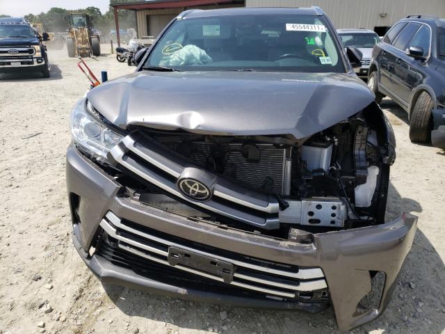 Photo 8 VIN: 5TDJZRFH9JS896454 - TOYOTA HIGHLANDER 