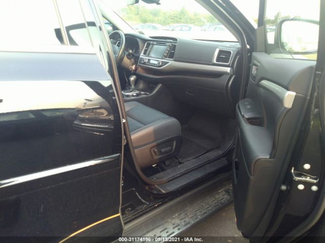 Photo 4 VIN: 5TDJZRFH9KS714494 - TOYOTA HIGHLANDER 