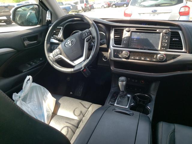 Photo 8 VIN: 5TDJZRFHXJS878772 - TOYOTA HIGHLANDER 