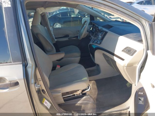 Photo 4 VIN: 5TDKA3DC0BS006652 - TOYOTA SIENNA 