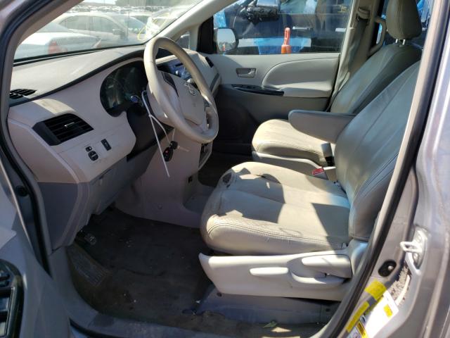 Photo 4 VIN: 5TDKA3DC0BS007784 - TOYOTA SIENNA 