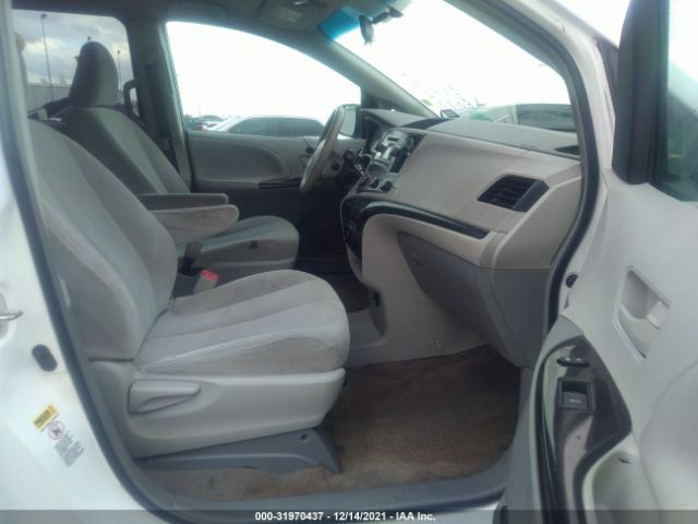 Photo 4 VIN: 5TDKA3DC0CS014381 - TOYOTA SIENNA 