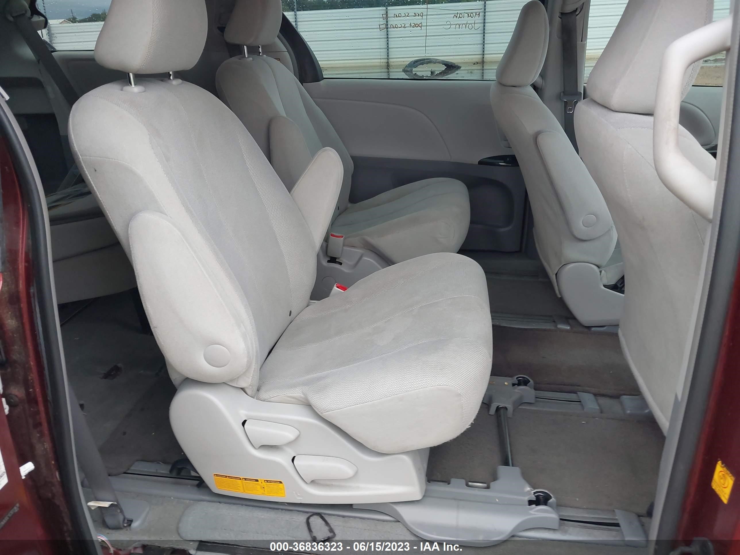 Photo 7 VIN: 5TDKA3DC1CS011618 - TOYOTA SIENNA 