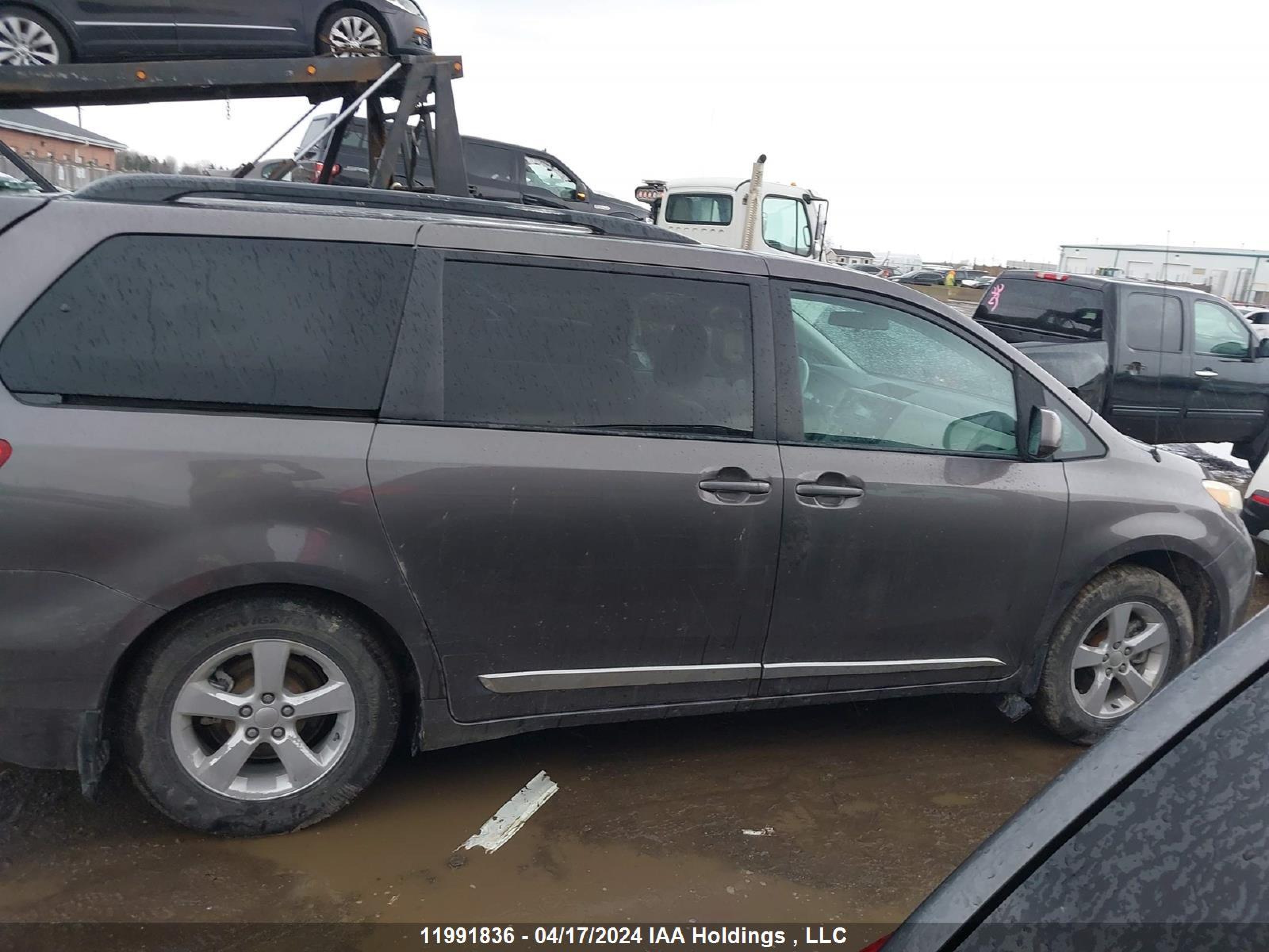 Photo 13 VIN: 5TDKA3DC1DS016996 - TOYOTA SIENNA 