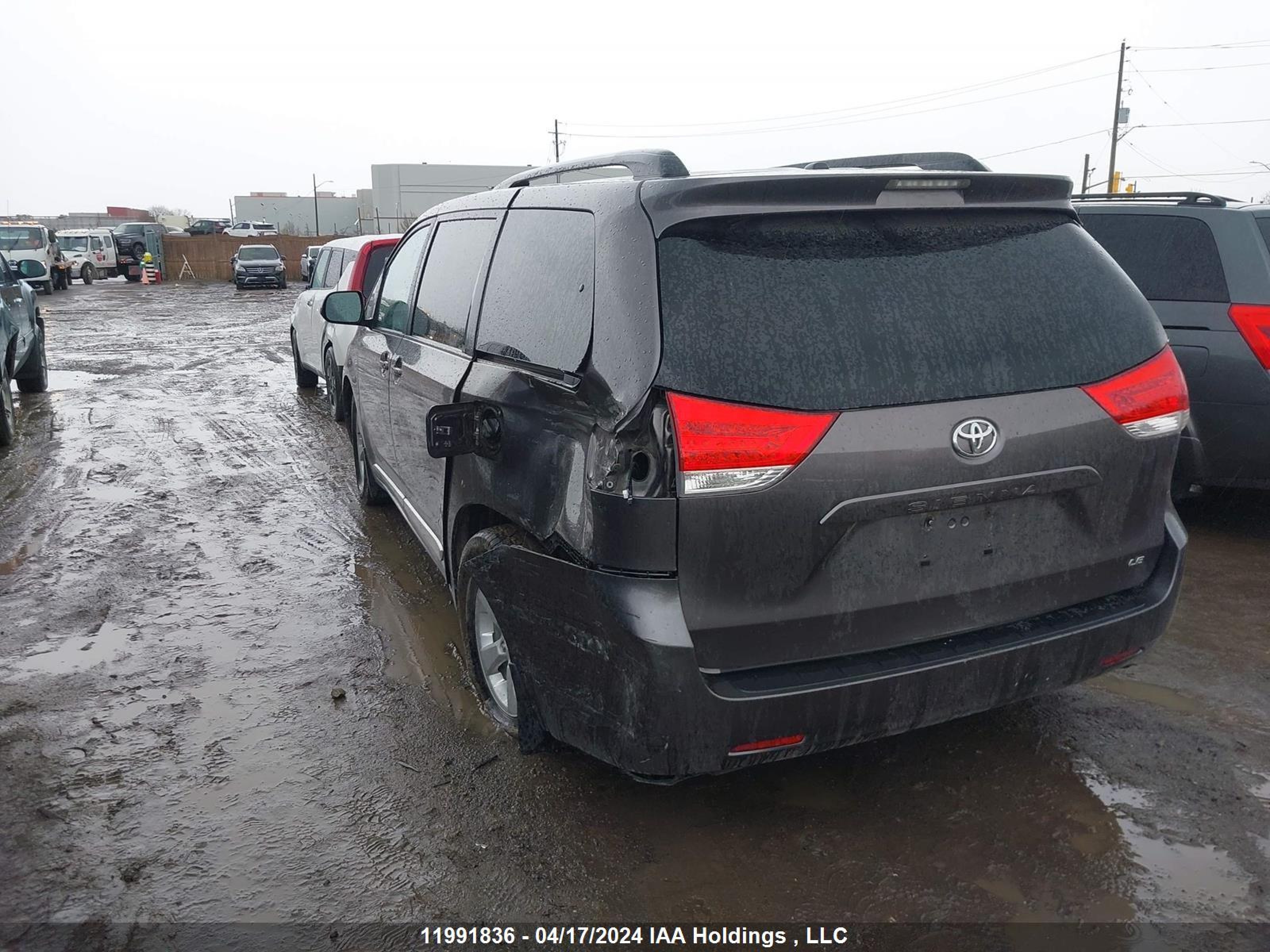 Photo 2 VIN: 5TDKA3DC1DS016996 - TOYOTA SIENNA 