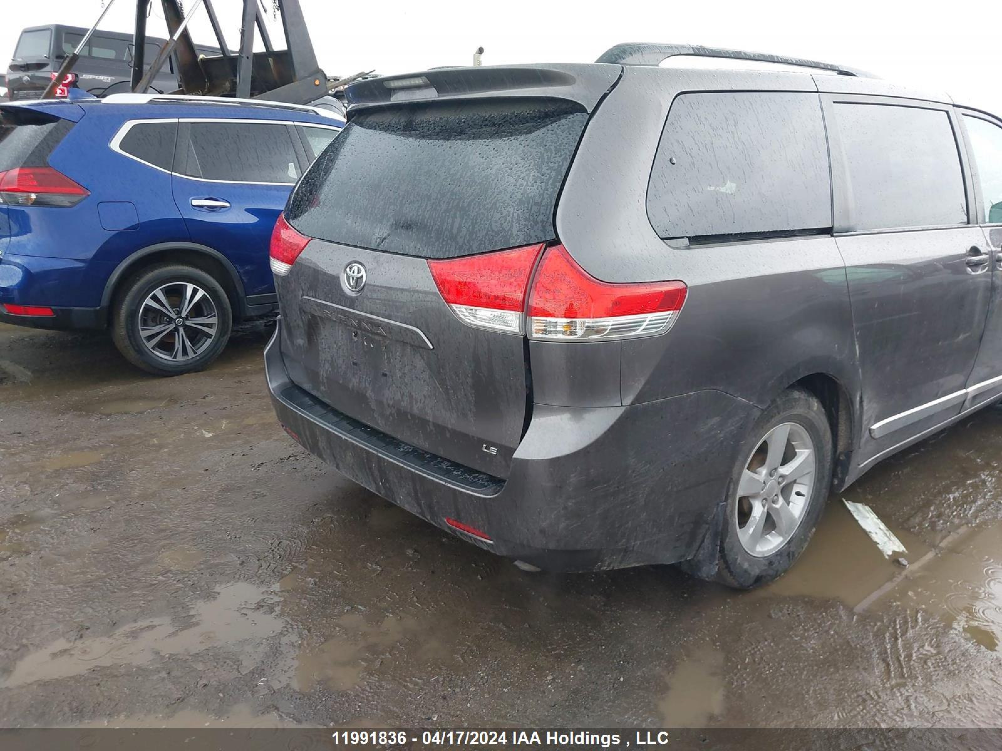 Photo 3 VIN: 5TDKA3DC1DS016996 - TOYOTA SIENNA 