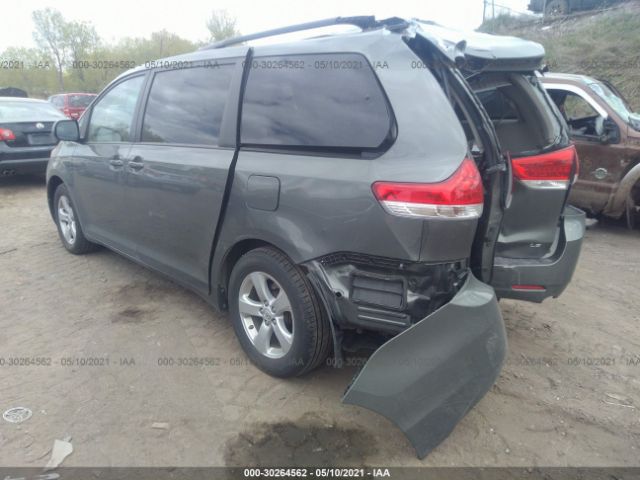 Photo 2 VIN: 5TDKA3DC2BS005213 - TOYOTA SIENNA 