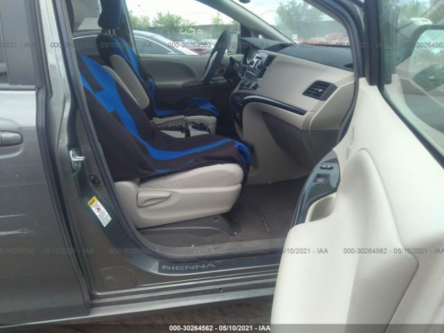 Photo 4 VIN: 5TDKA3DC2BS005213 - TOYOTA SIENNA 