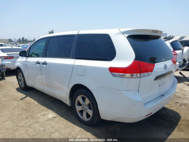 Photo 2 VIN: 5TDKA3DC2BS005356 - TOYOTA SIENNA 