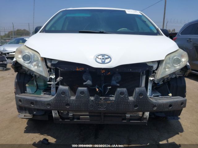 Photo 5 VIN: 5TDKA3DC2BS005356 - TOYOTA SIENNA 