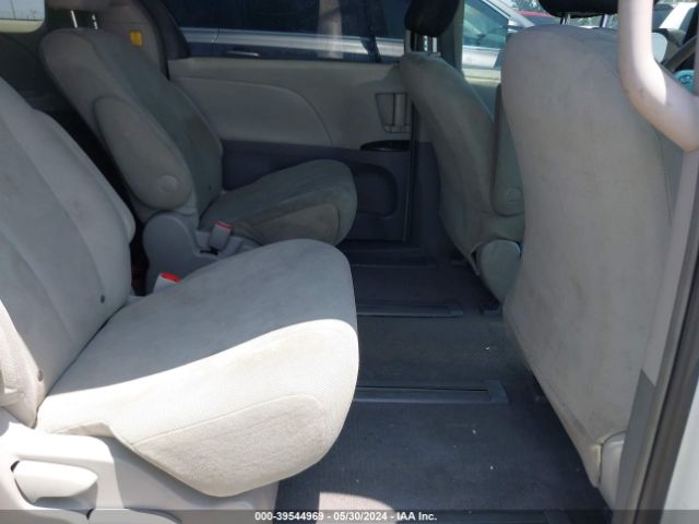 Photo 7 VIN: 5TDKA3DC2BS005356 - TOYOTA SIENNA 