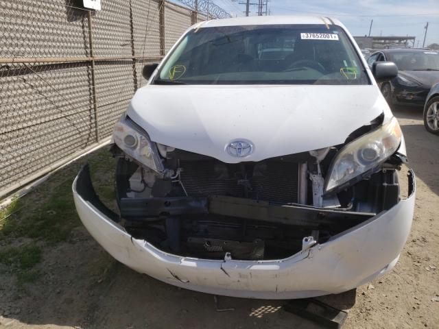 Photo 8 VIN: 5TDKA3DC2BS005406 - TOYOTA SIENNA BAS 