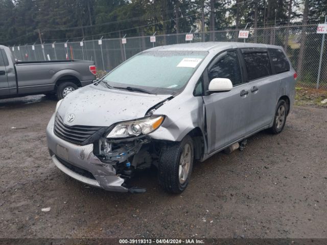 Photo 1 VIN: 5TDKA3DC2CS010557 - TOYOTA SIENNA 