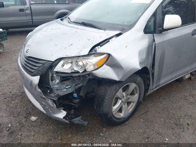 Photo 5 VIN: 5TDKA3DC2CS010557 - TOYOTA SIENNA 