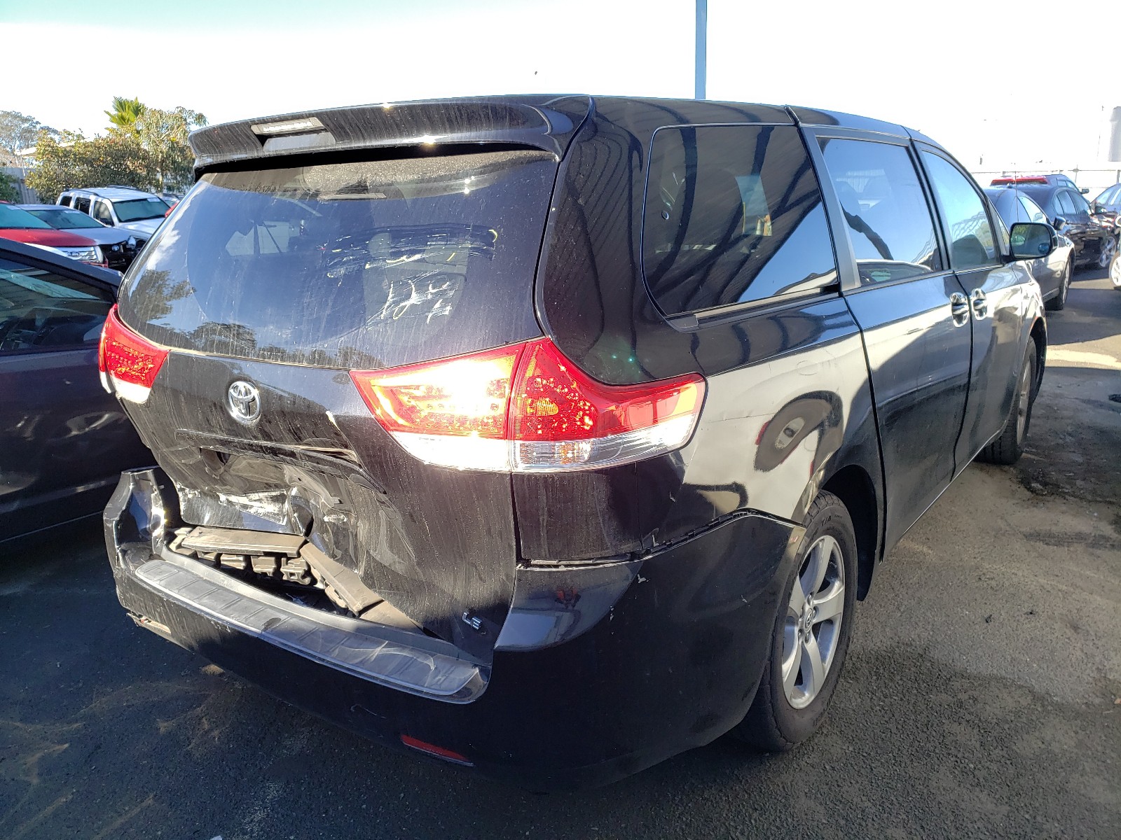 Photo 3 VIN: 5TDKA3DC2CS013460 - TOYOTA SIENNA BAS 