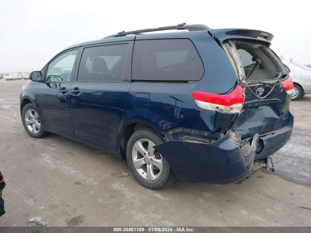 Photo 2 VIN: 5TDKA3DC3BS006113 - TOYOTA SIENNA 