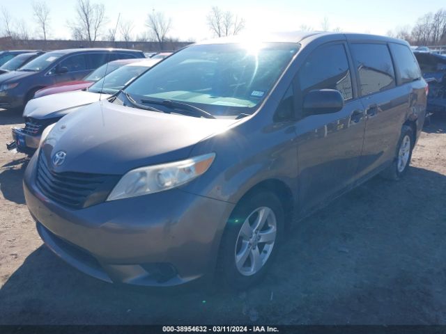 Photo 1 VIN: 5TDKA3DC3CS010079 - TOYOTA SIENNA 