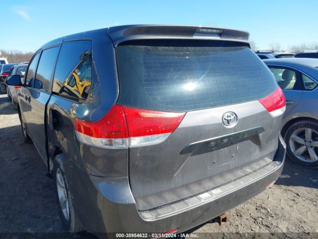 Photo 2 VIN: 5TDKA3DC3CS010079 - TOYOTA SIENNA 