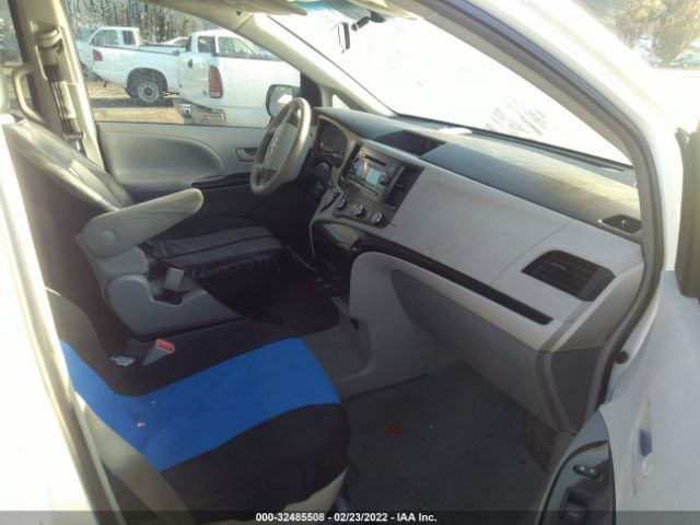 Photo 4 VIN: 5TDKA3DC3CS013080 - TOYOTA SIENNA 