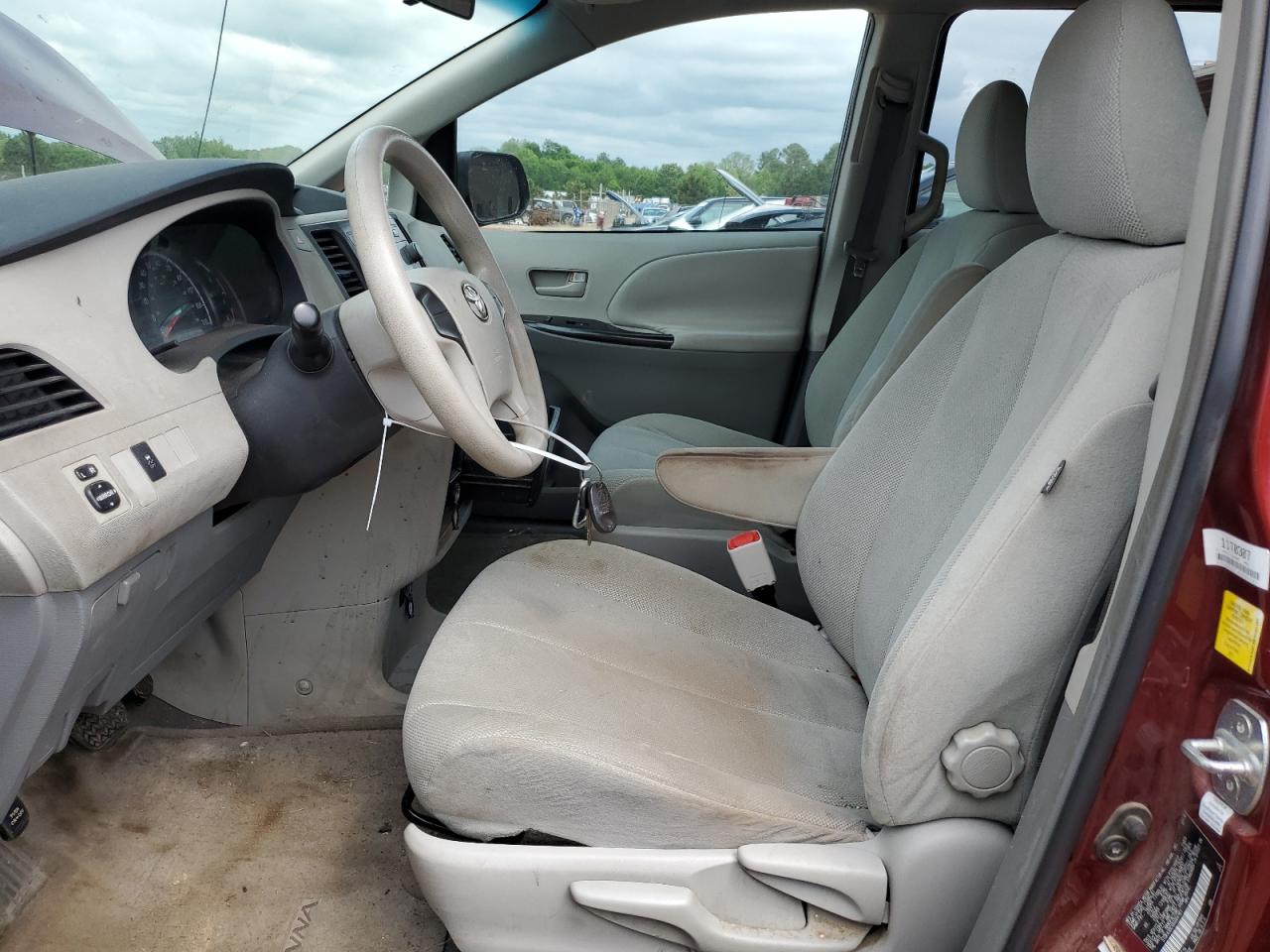 Photo 6 VIN: 5TDKA3DC4BS004161 - TOYOTA SIENNA 