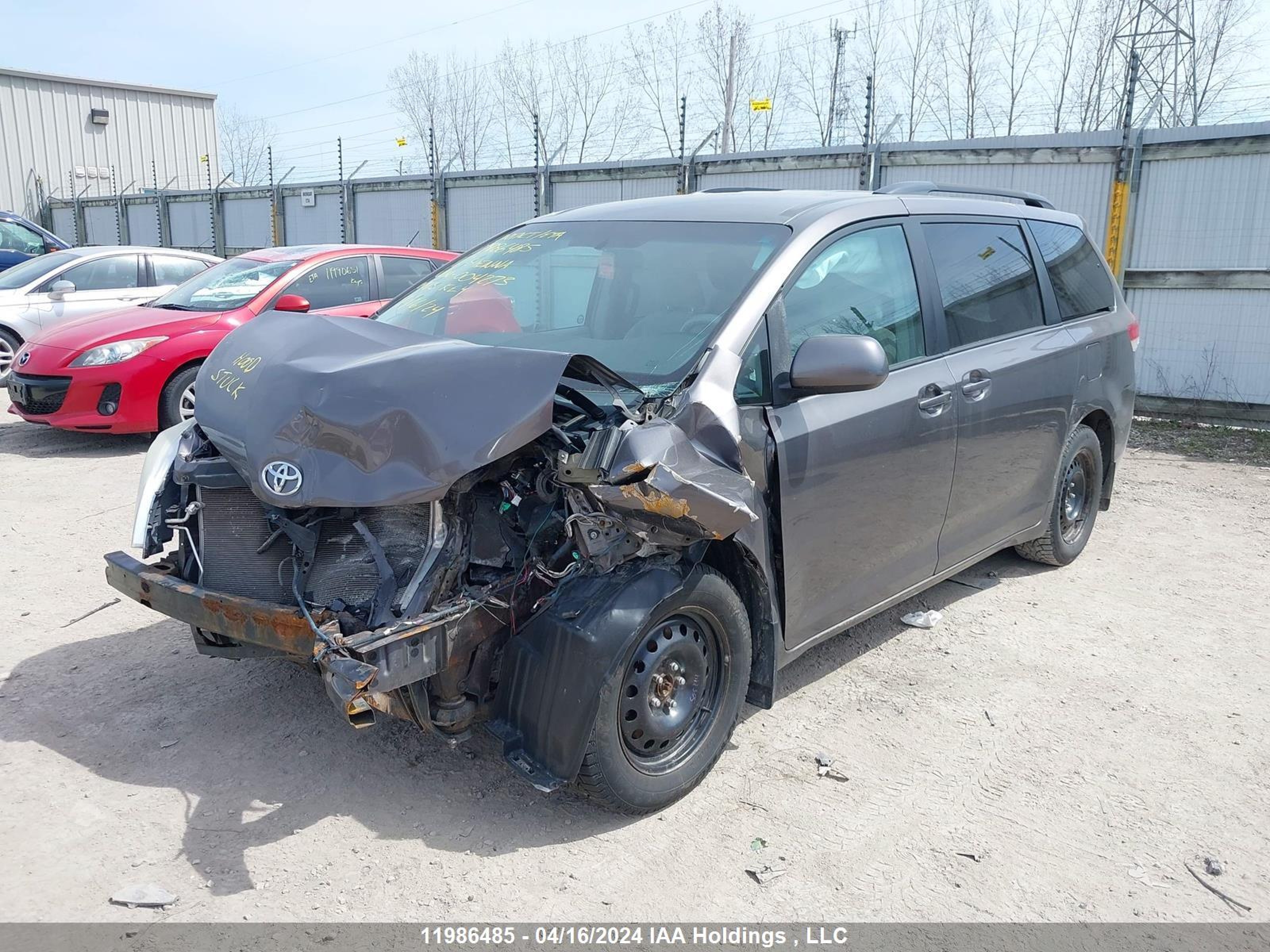 Photo 1 VIN: 5TDKA3DC4BS004273 - TOYOTA SIENNA 