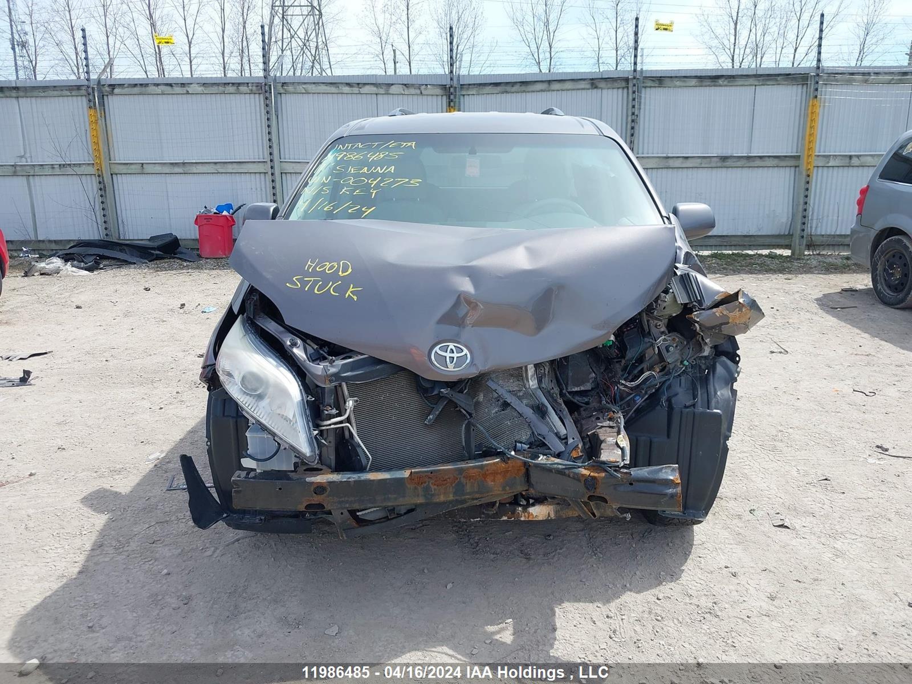 Photo 12 VIN: 5TDKA3DC4BS004273 - TOYOTA SIENNA 