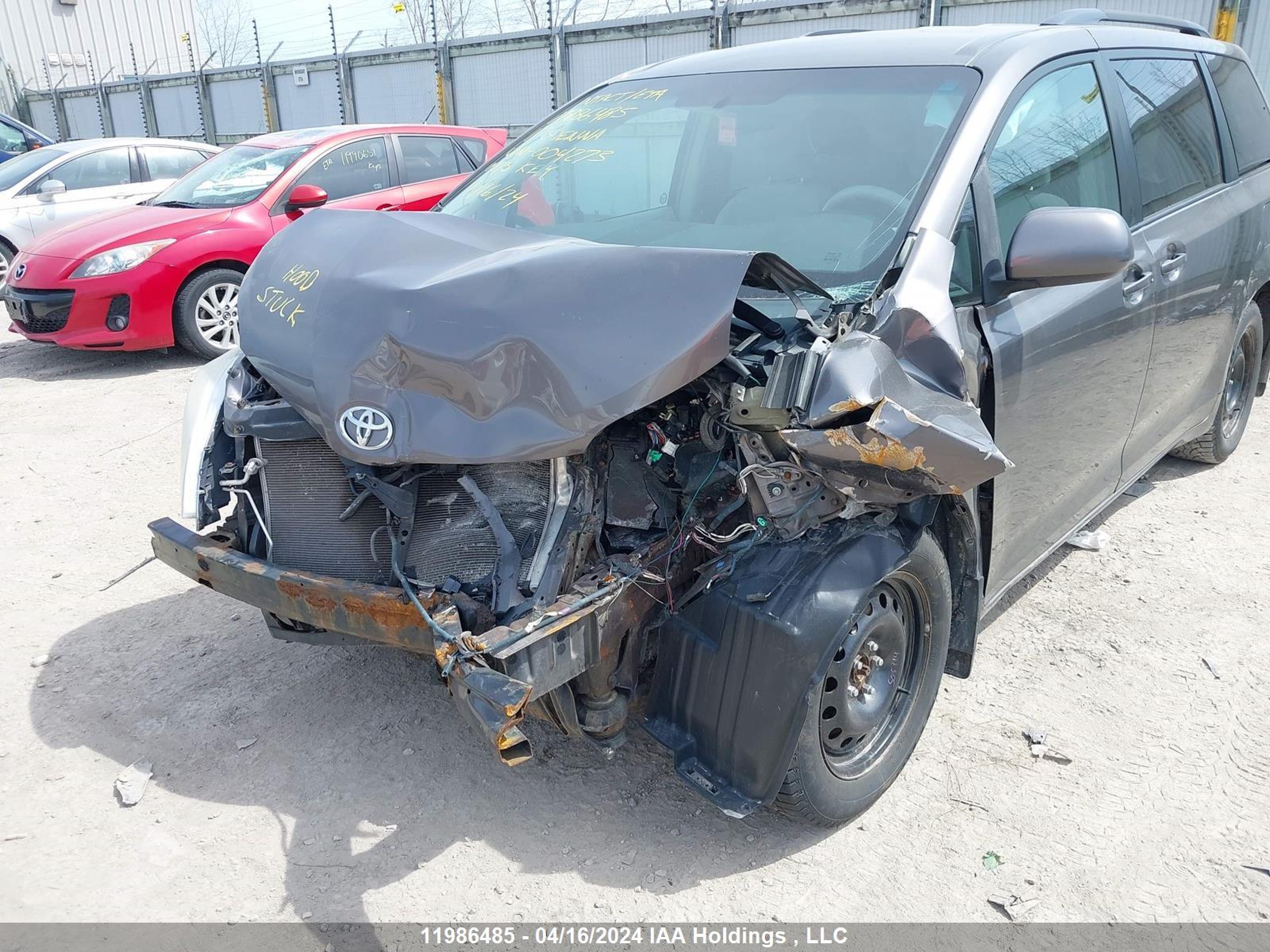 Photo 5 VIN: 5TDKA3DC4BS004273 - TOYOTA SIENNA 