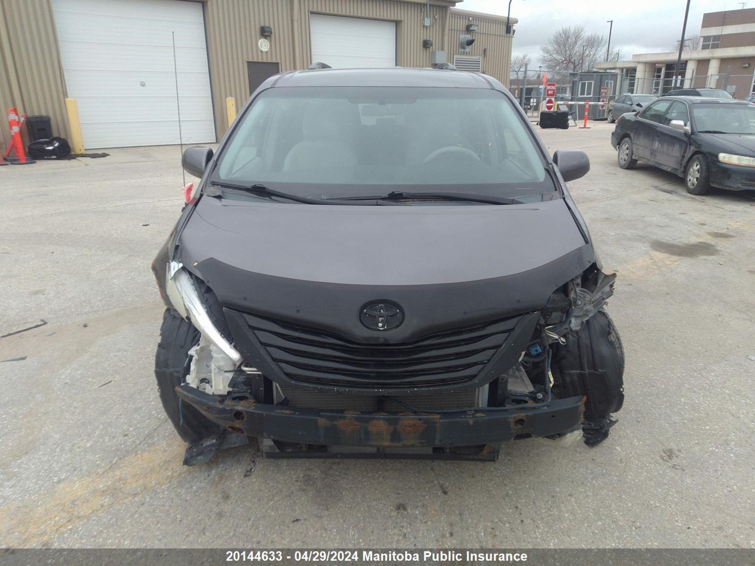 Photo 11 VIN: 5TDKA3DC4BS004418 - TOYOTA SIENNA 