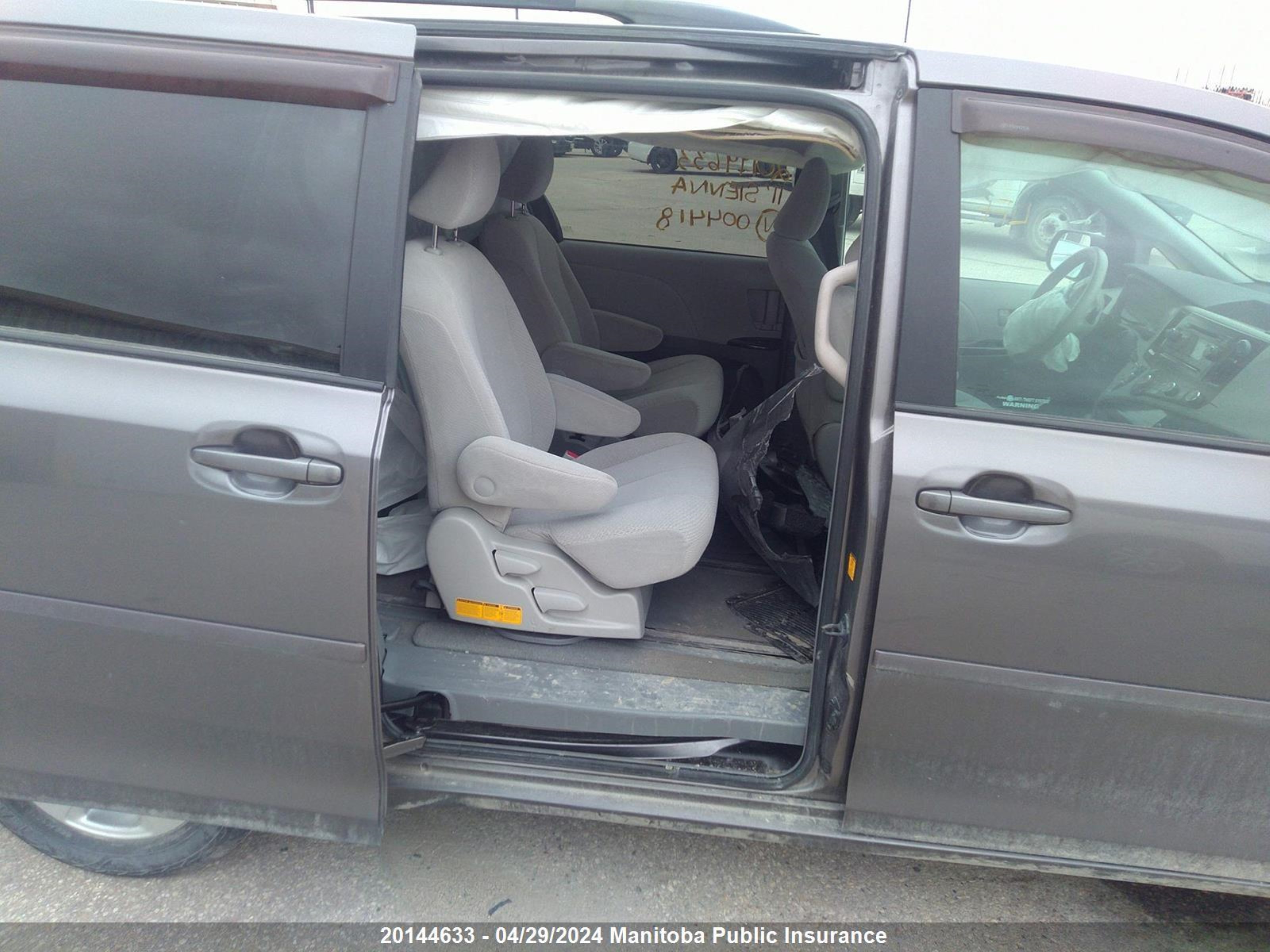 Photo 7 VIN: 5TDKA3DC4BS004418 - TOYOTA SIENNA 