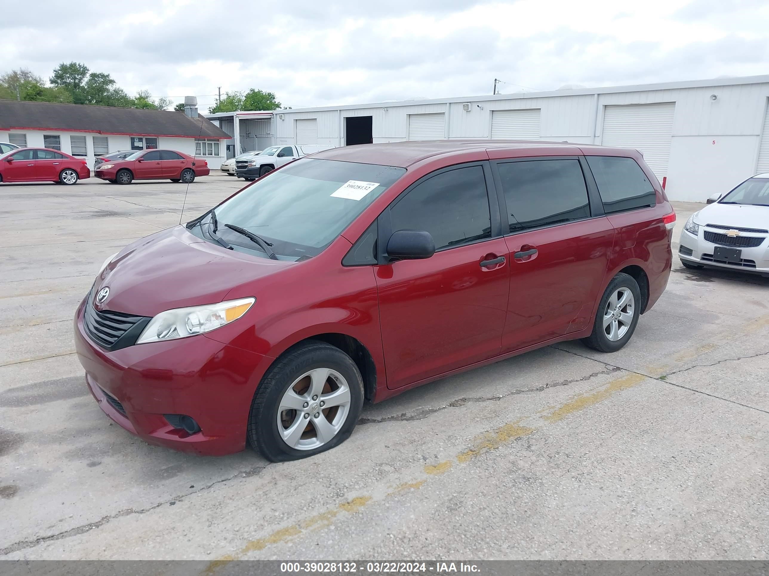 Photo 1 VIN: 5TDKA3DC4CS011497 - TOYOTA SIENNA 