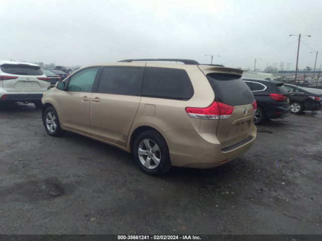 Photo 2 VIN: 5TDKA3DC5BS003844 - TOYOTA SIENNA 