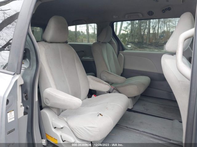 Photo 7 VIN: 5TDKA3DC5BS007179 - TOYOTA SIENNA 