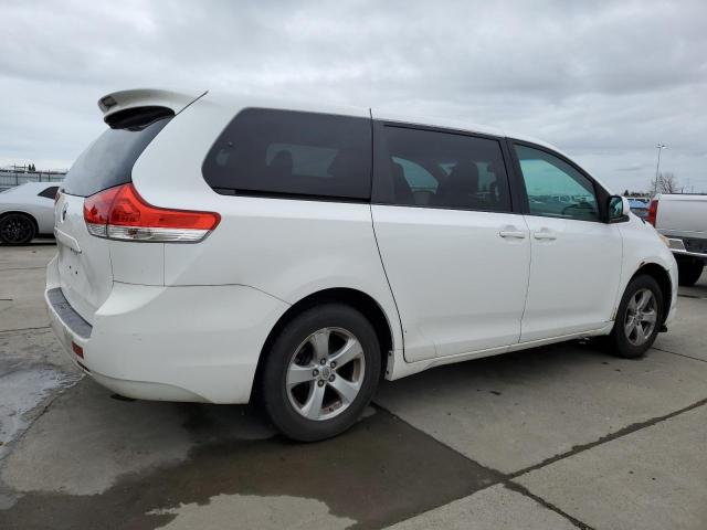 Photo 2 VIN: 5TDKA3DC5CS010939 - TOYOTA SIENNA 