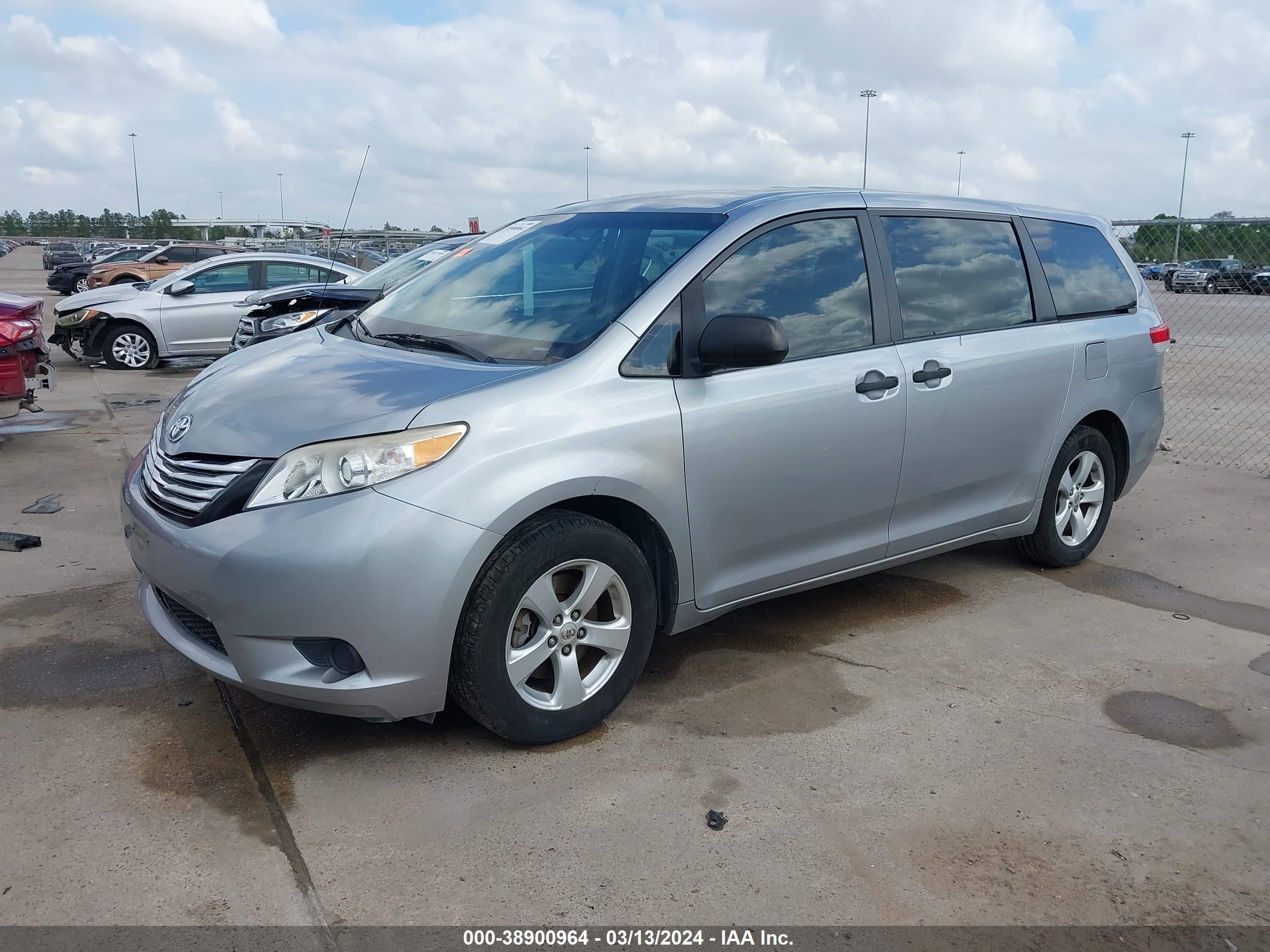 Photo 1 VIN: 5TDKA3DC5CS012299 - TOYOTA SIENNA 