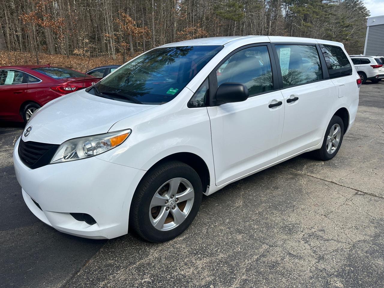 Photo 1 VIN: 5TDKA3DC5CS012593 - TOYOTA SIENNA 