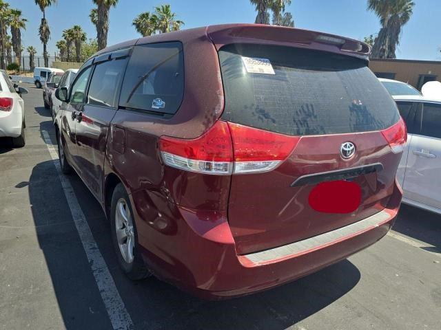 Photo 2 VIN: 5TDKA3DC5CS013839 - TOYOTA SIENNA 