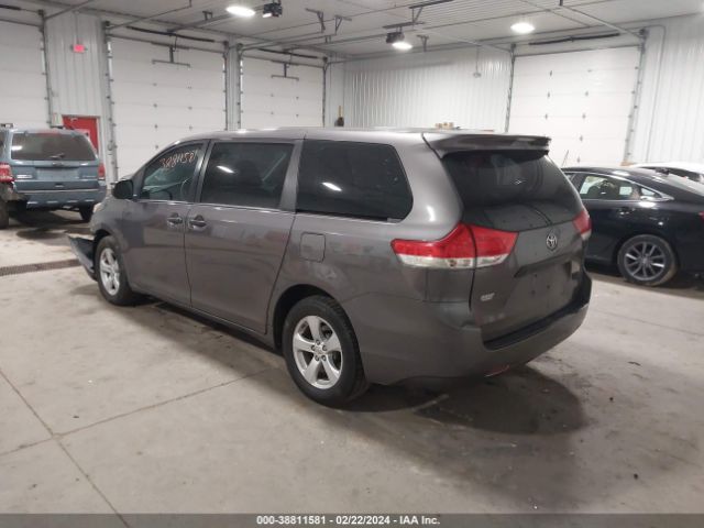 Photo 2 VIN: 5TDKA3DC6BS004713 - TOYOTA SIENNA 