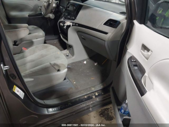 Photo 4 VIN: 5TDKA3DC6BS004713 - TOYOTA SIENNA 