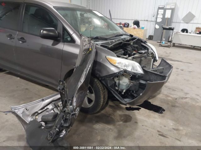 Photo 5 VIN: 5TDKA3DC6BS004713 - TOYOTA SIENNA 