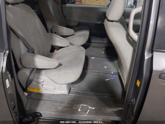 Photo 7 VIN: 5TDKA3DC6BS004713 - TOYOTA SIENNA 