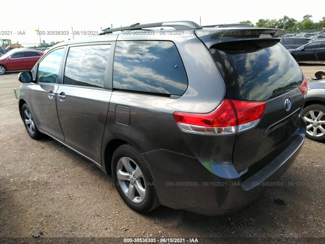 Photo 2 VIN: 5TDKA3DC6CS012912 - TOYOTA SIENNA 