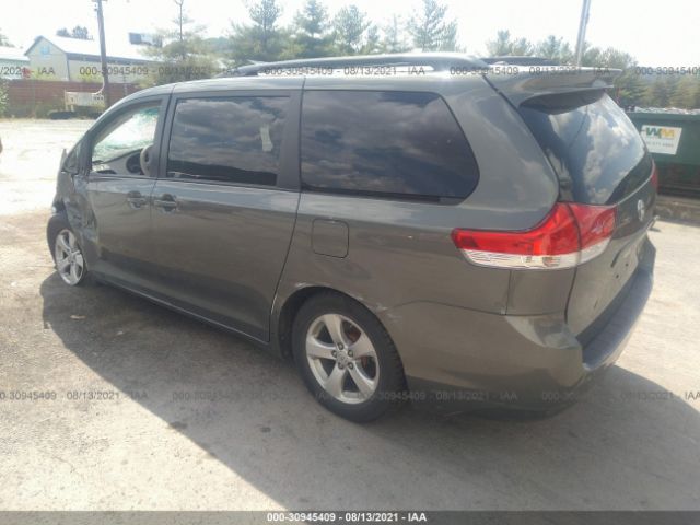 Photo 2 VIN: 5TDKA3DC7BS008611 - TOYOTA SIENNA 