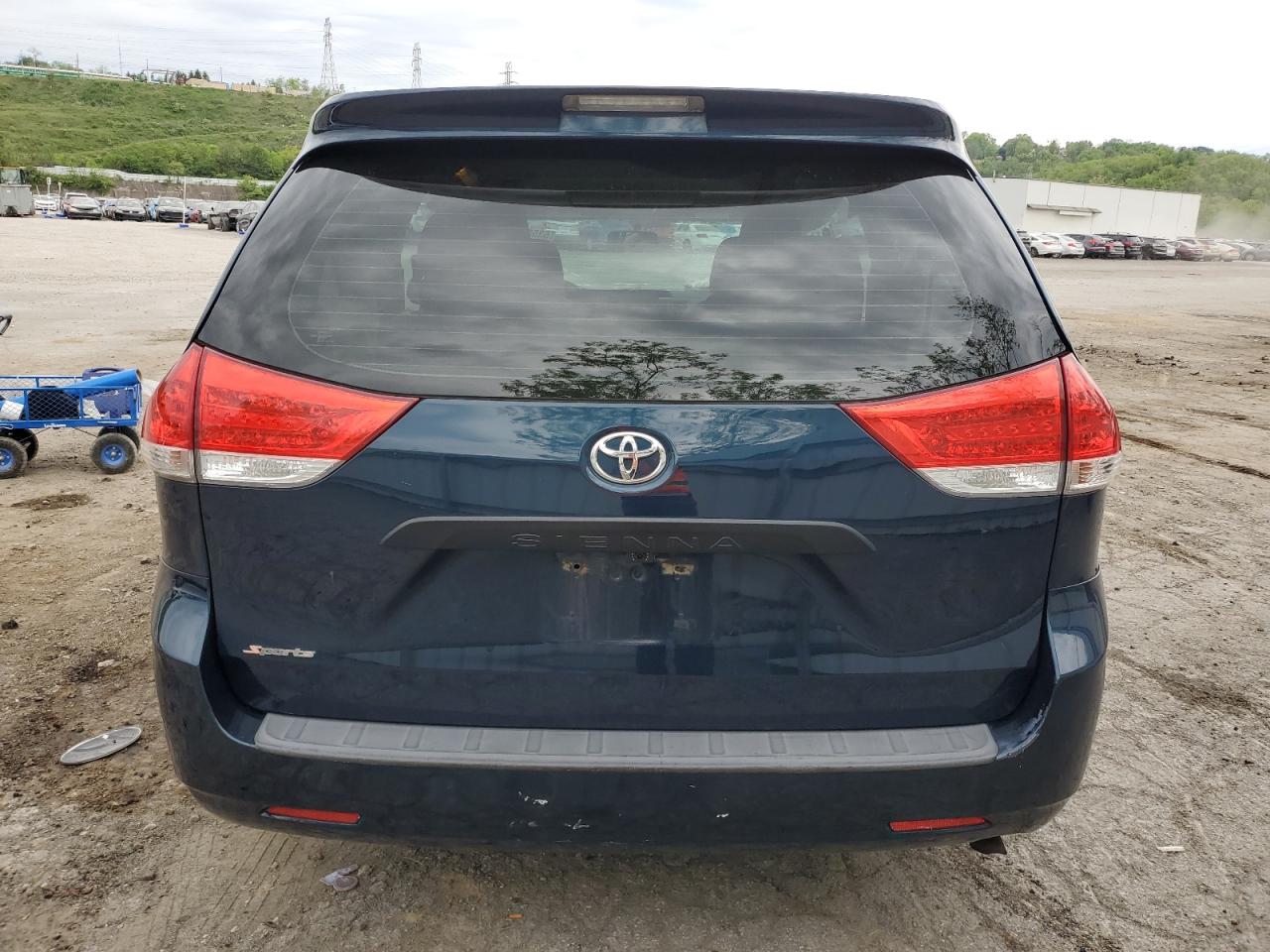 Photo 5 VIN: 5TDKA3DC7CS013180 - TOYOTA SIENNA 