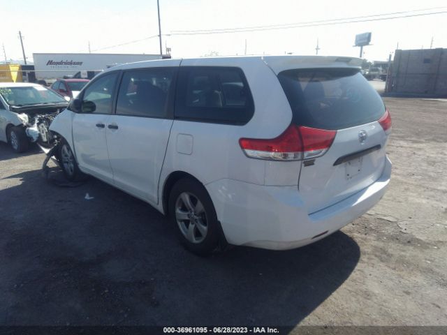 Photo 2 VIN: 5TDKA3DC8BS002686 - TOYOTA SIENNA 