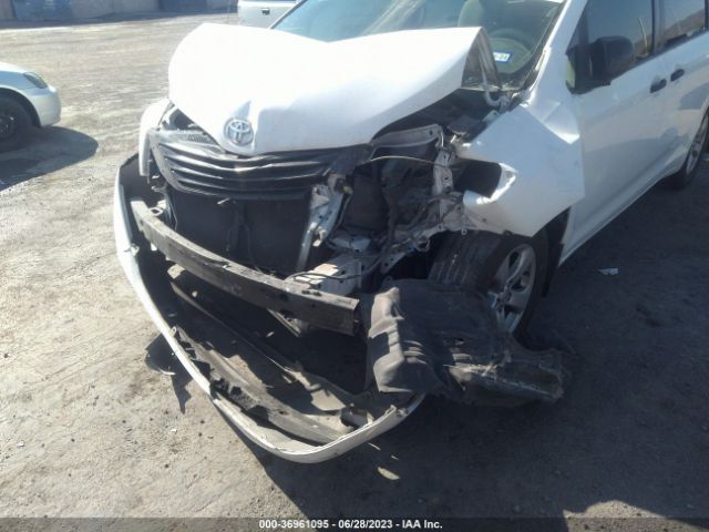 Photo 5 VIN: 5TDKA3DC8BS002686 - TOYOTA SIENNA 