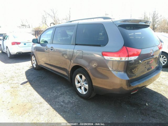 Photo 2 VIN: 5TDKA3DC8BS006012 - TOYOTA SIENNA 