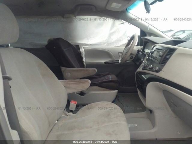 Photo 4 VIN: 5TDKA3DC8CS013057 - TOYOTA SIENNA 