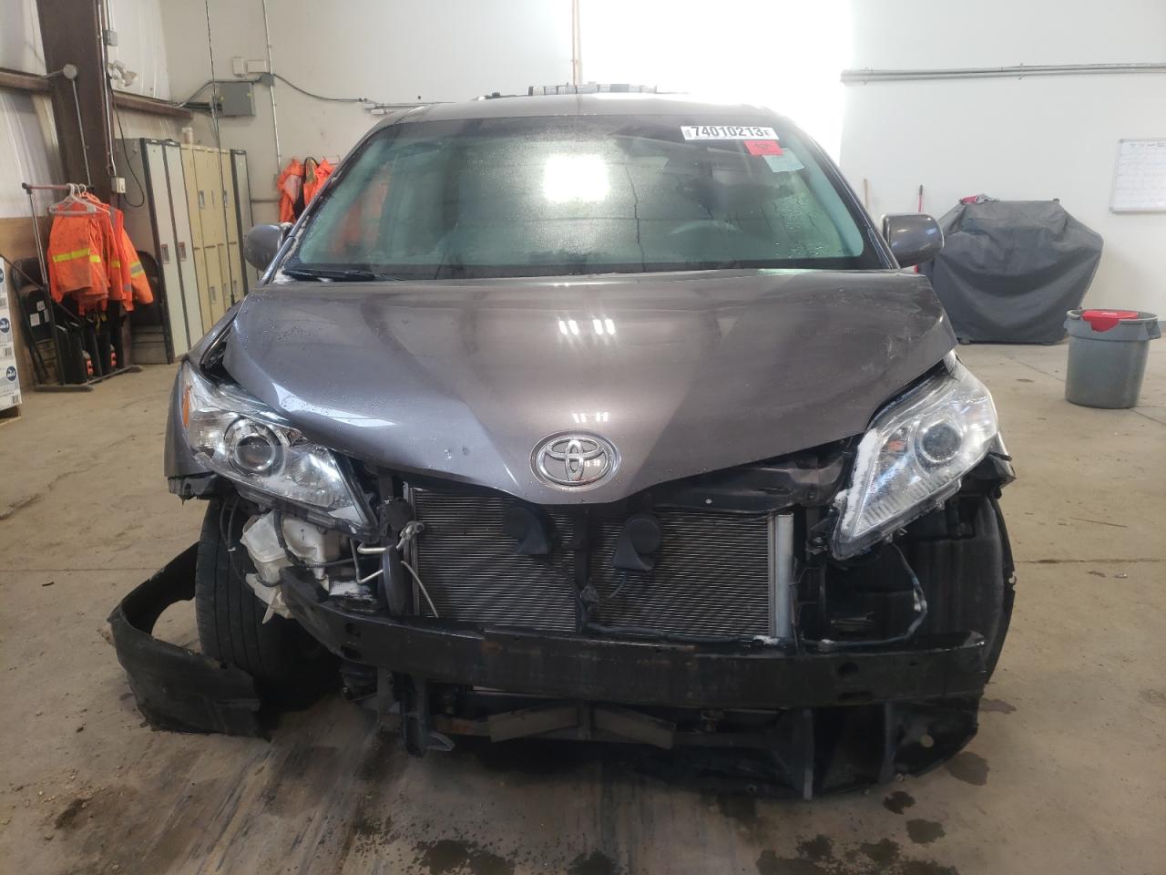 Photo 4 VIN: 5TDKA3DC9DS016745 - TOYOTA SIENNA 